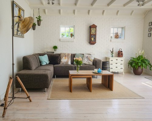 Chilean home table with water